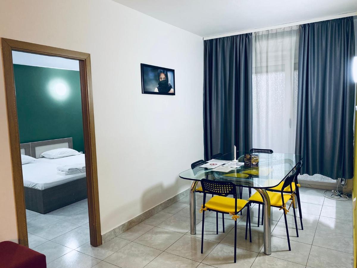 בוקרשט Central Unirii - Old Town Apartments מראה חיצוני תמונה
